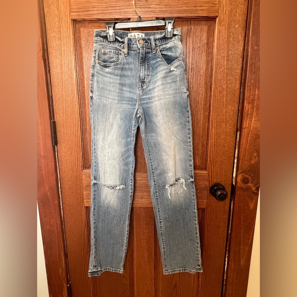 DAZE straight leg distressed knees jeans never worn